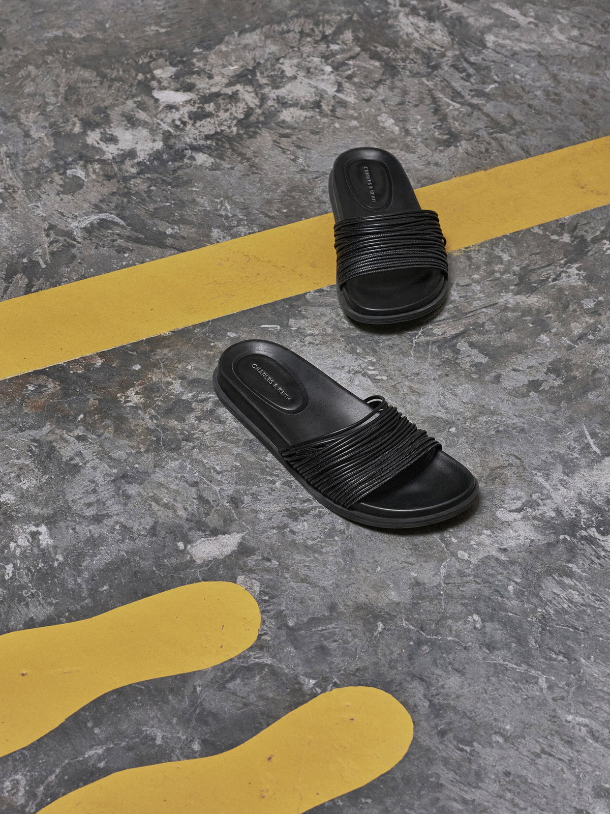 CHARLES & KEITH Trending / Fianna Strappy Slide Sandals - Black