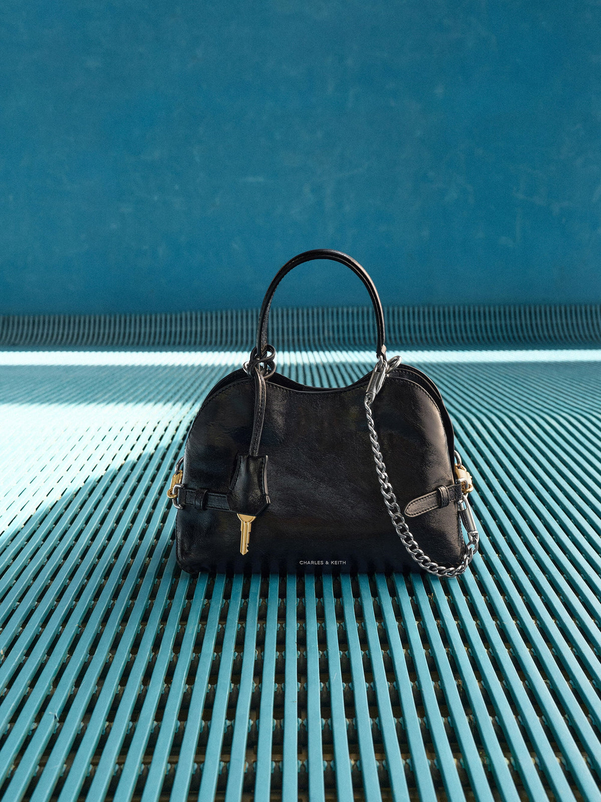 CHARLES & KEITH Deals / Delfina Chain Side-Belt Tote Bag - Noir