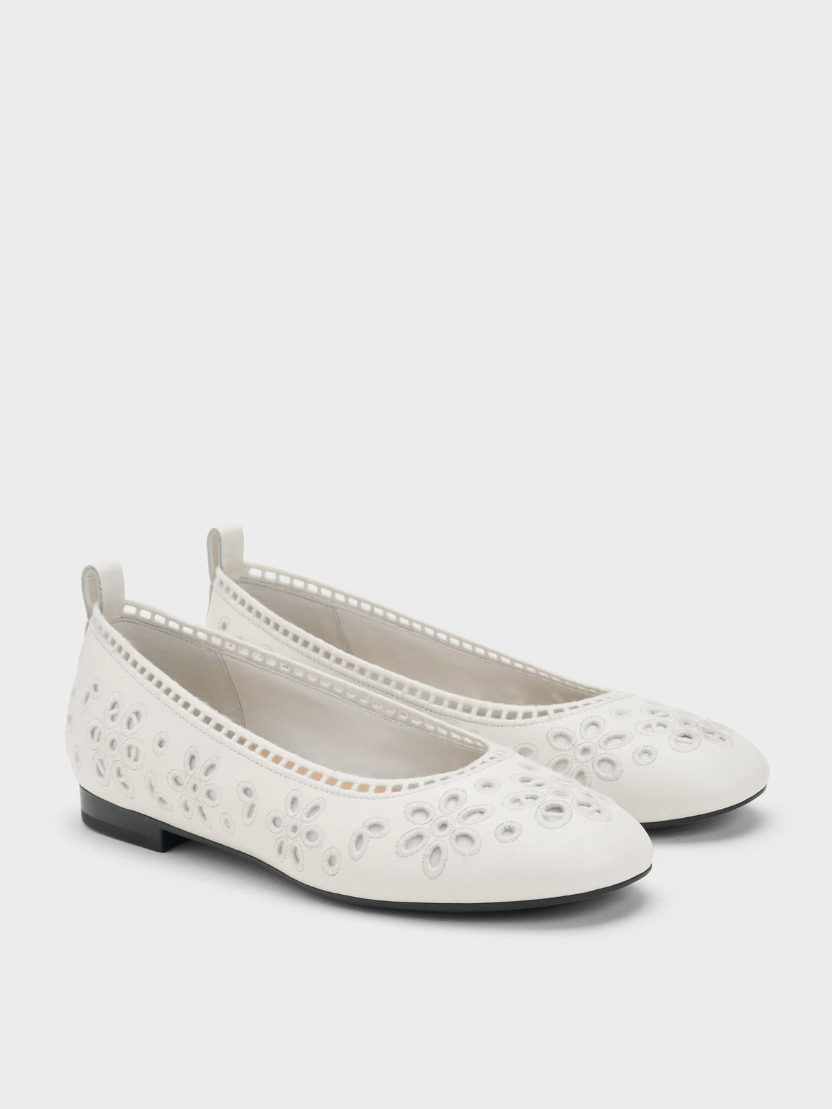 CHARLES & KEITH Recommended / Leather Embroidered Ballet Flats - White