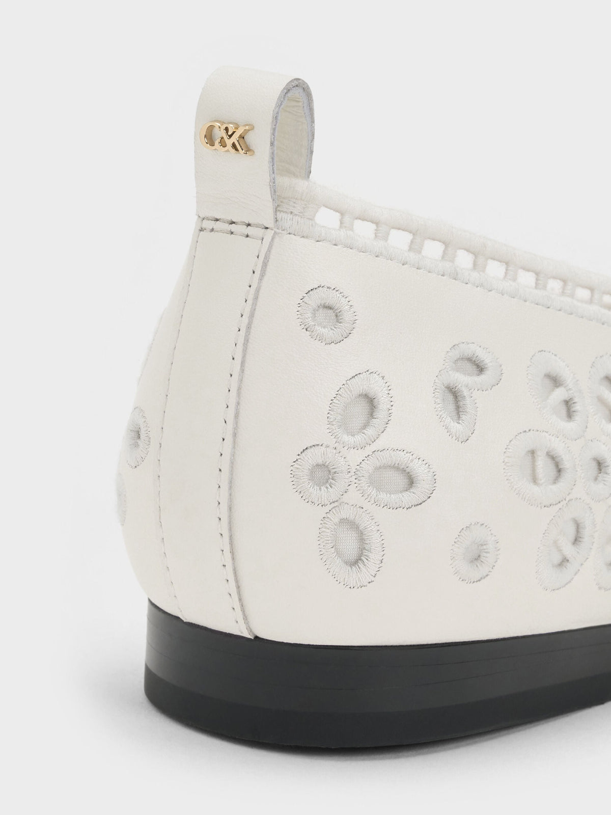 CHARLES & KEITH Recommended / Leather Embroidered Ballet Flats - White