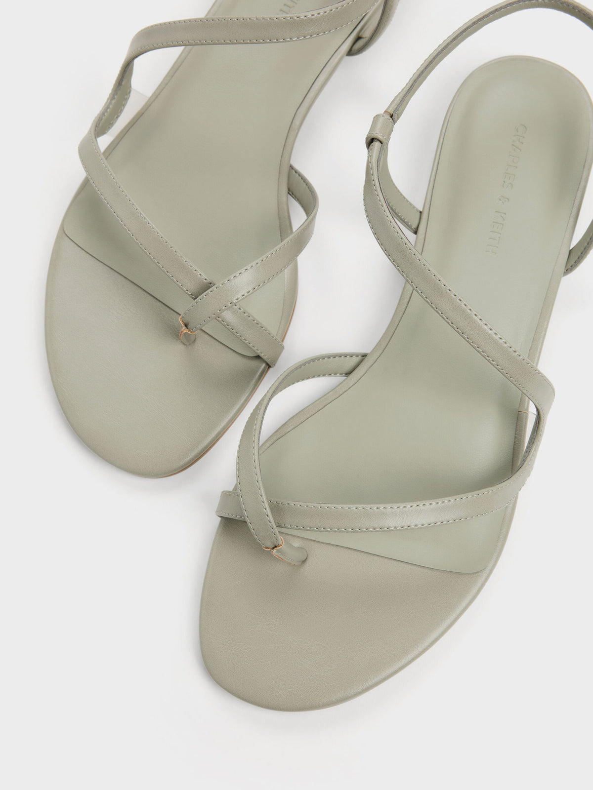 CHARLES & KEITH Everyday / Arden Wavy Toe-Ring Sandals - Mint Green
