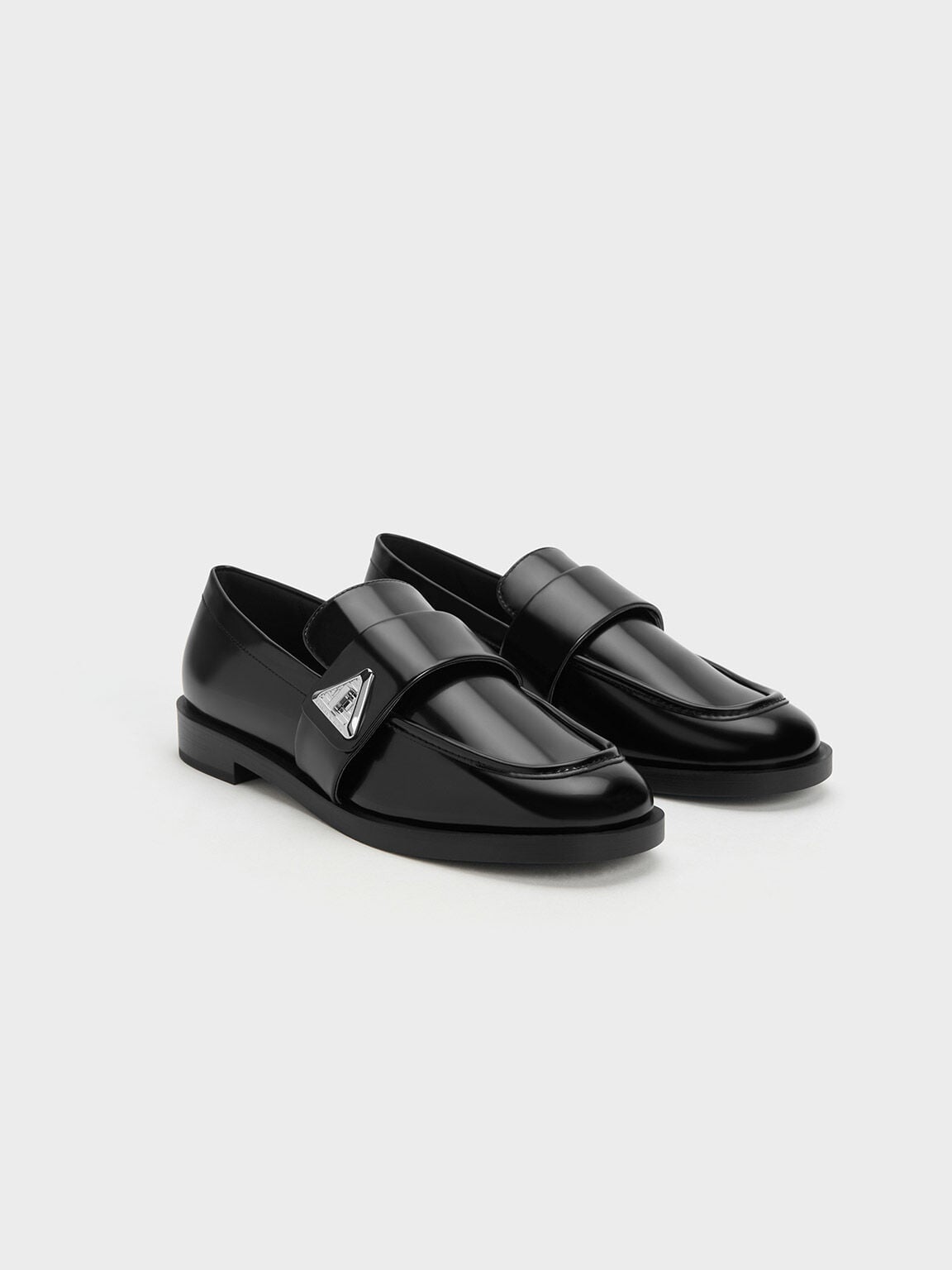CHARLES & KEITH Top Pick / Trice Metallic Accent Loafers - Black Box