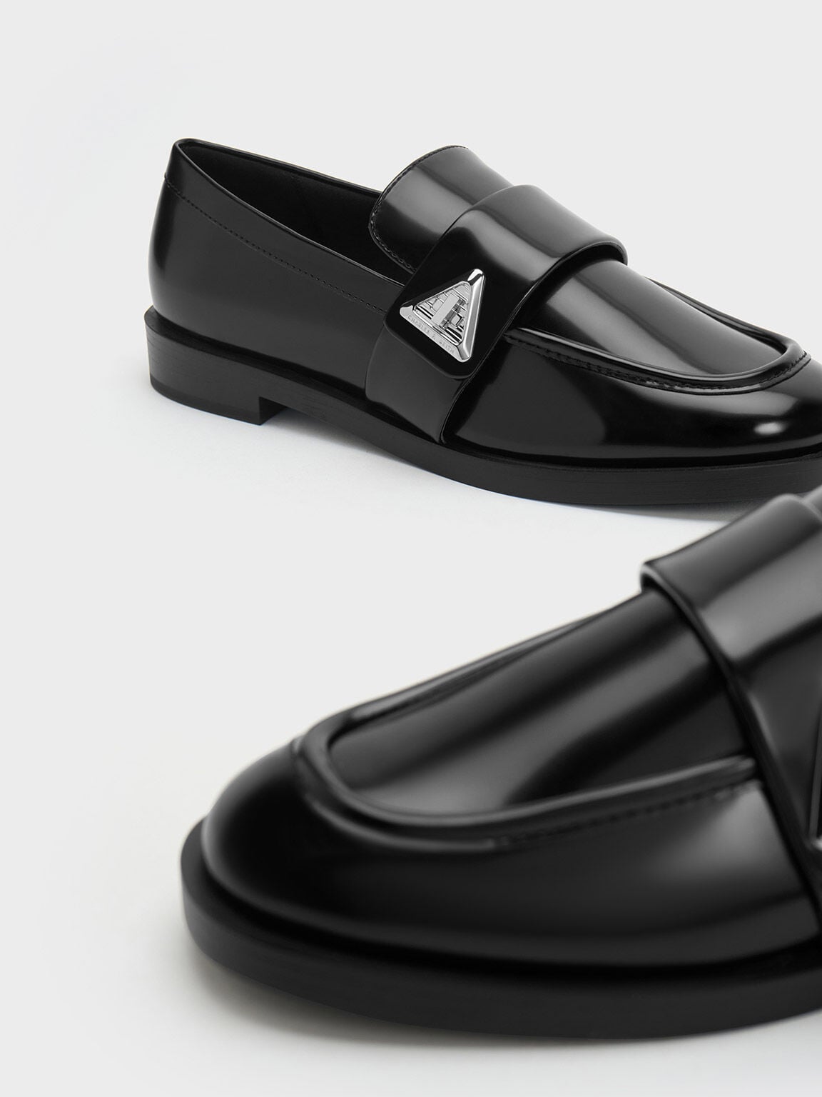 CHARLES & KEITH Top Pick / Trice Metallic Accent Loafers - Black Box