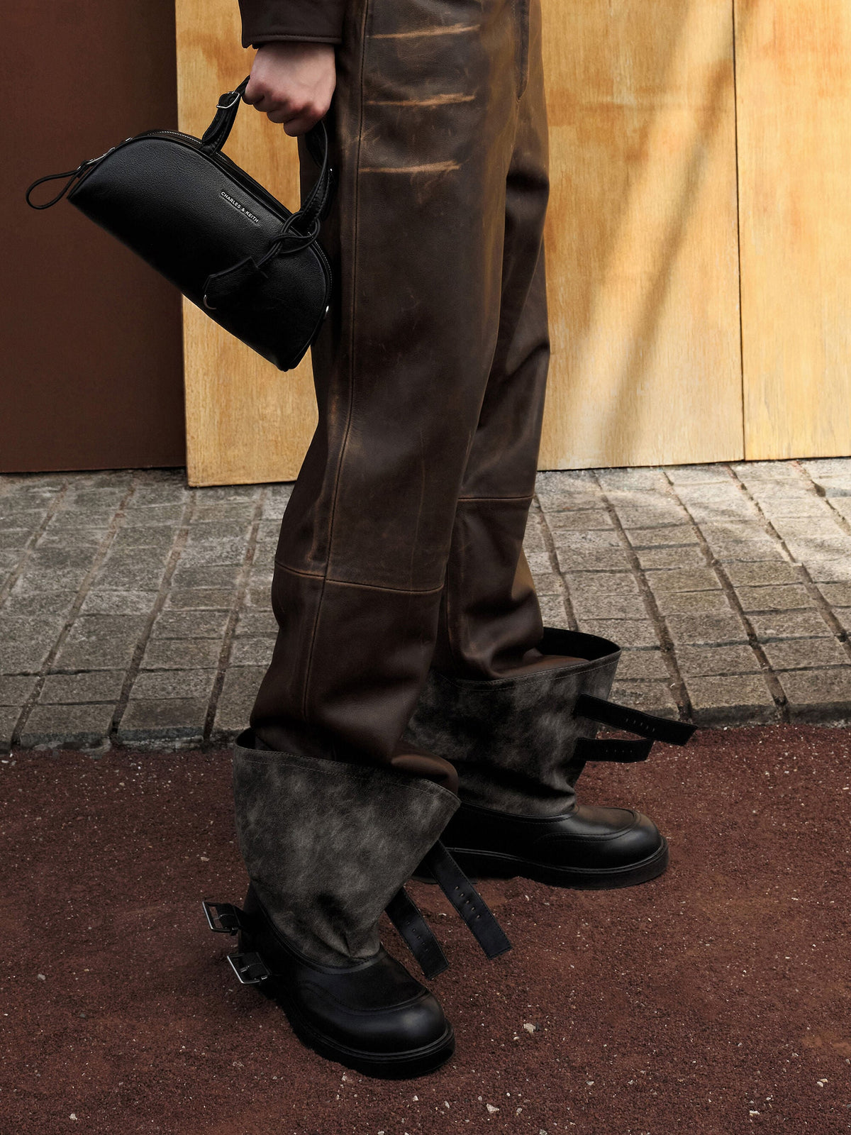 CHARLES & KEITH Signature / Vega Elongated Bowling Bag - Noir