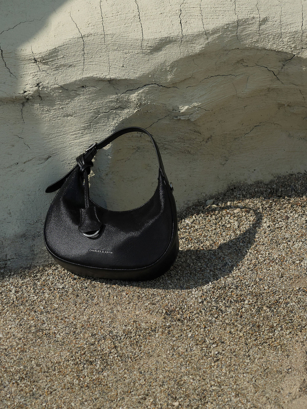 CHARLES & KEITH Top Pick / Vega Hobo Bag - Noir