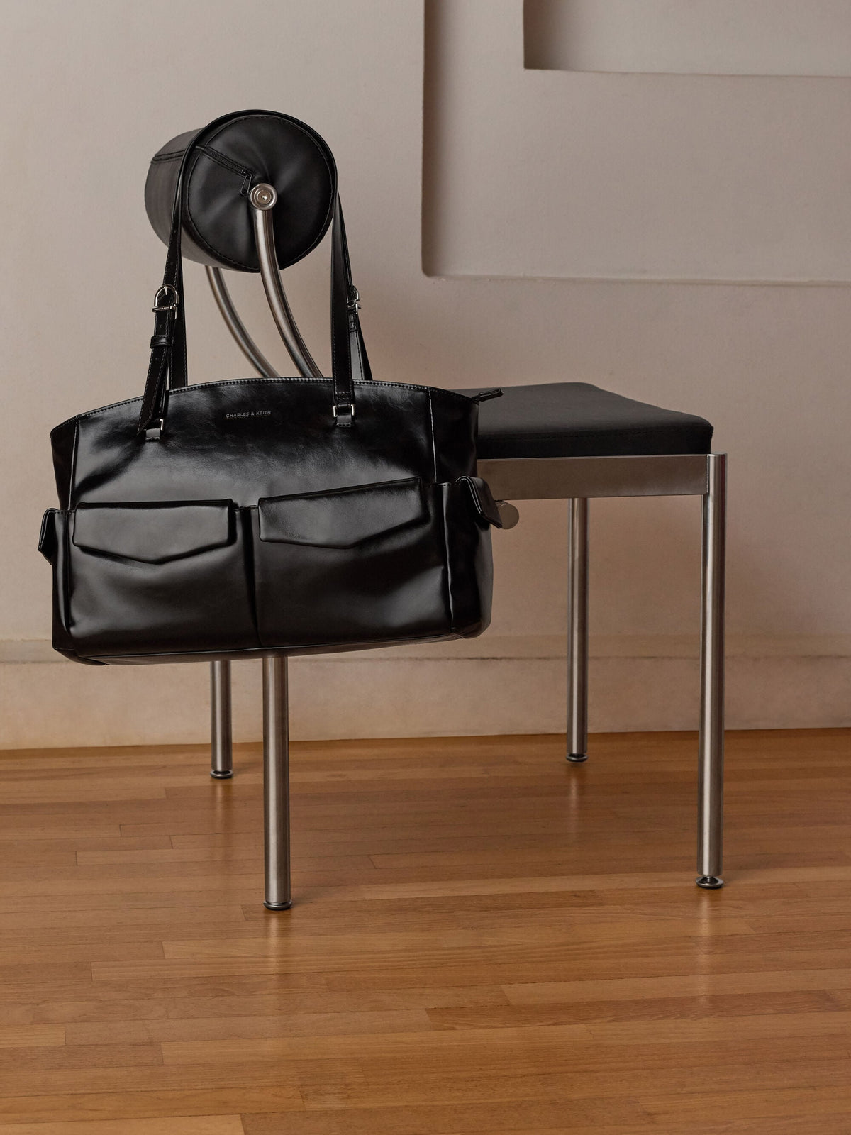 CHARLES & KEITH Signature / Rachel Multi-Pocket Tote Bag - Noir