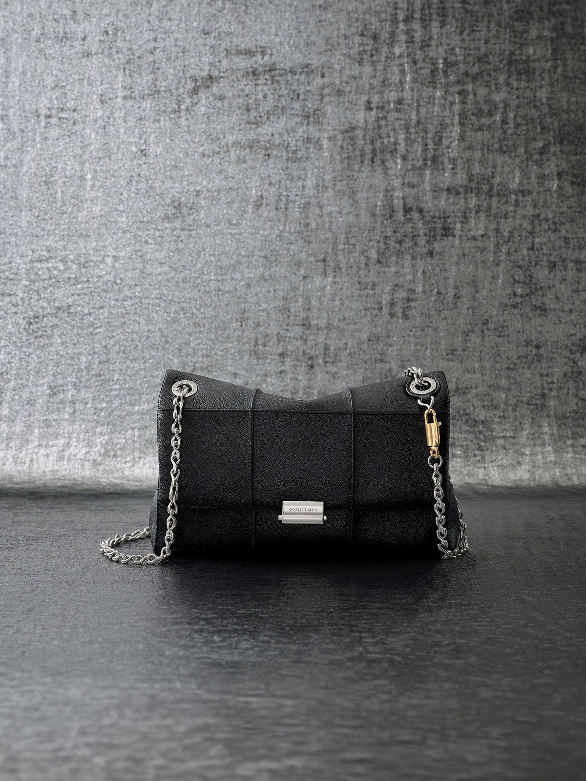 CHARLES & KEITH Essential / Delfina Quilted Chain-Strap Shoulder Bag - Black