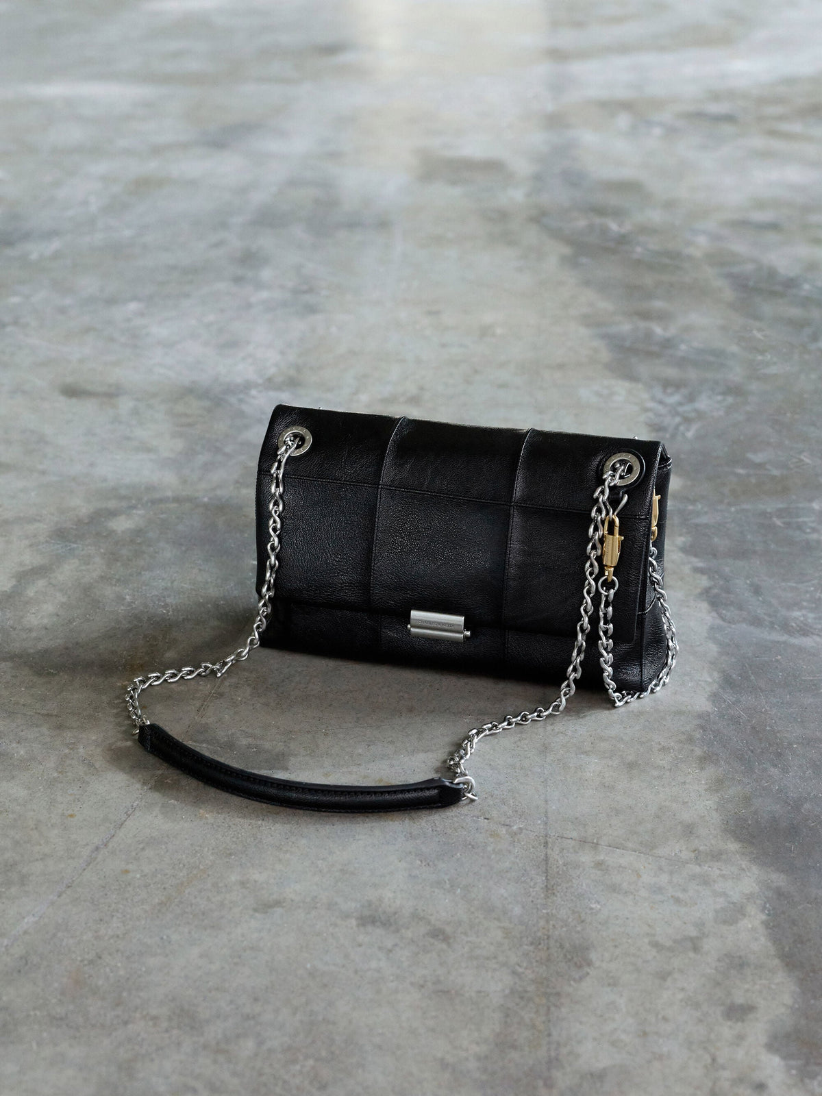 CHARLES & KEITH Essential / Delfina Quilted Chain-Strap Shoulder Bag - Black