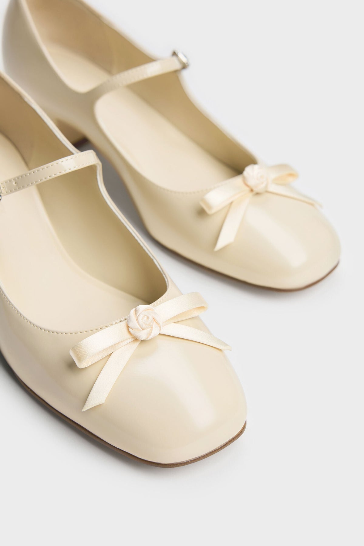 CHARLES & KEITH Best Price / Kelis Rose-Bow Mary Jane Pumps - Beige