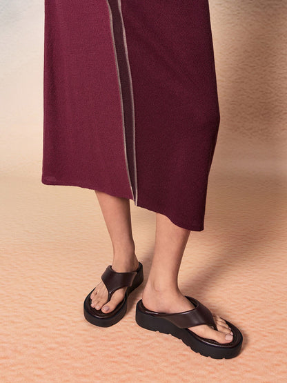 CHARLES & KEITH Recommended / V-Strap Flatform Thong Sandals - Burgundy