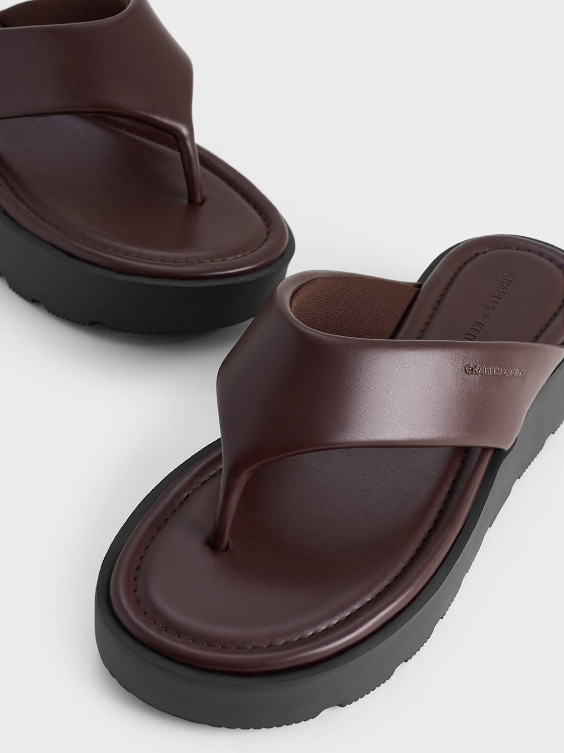 CHARLES & KEITH Recommended / V-Strap Flatform Thong Sandals - Burgundy