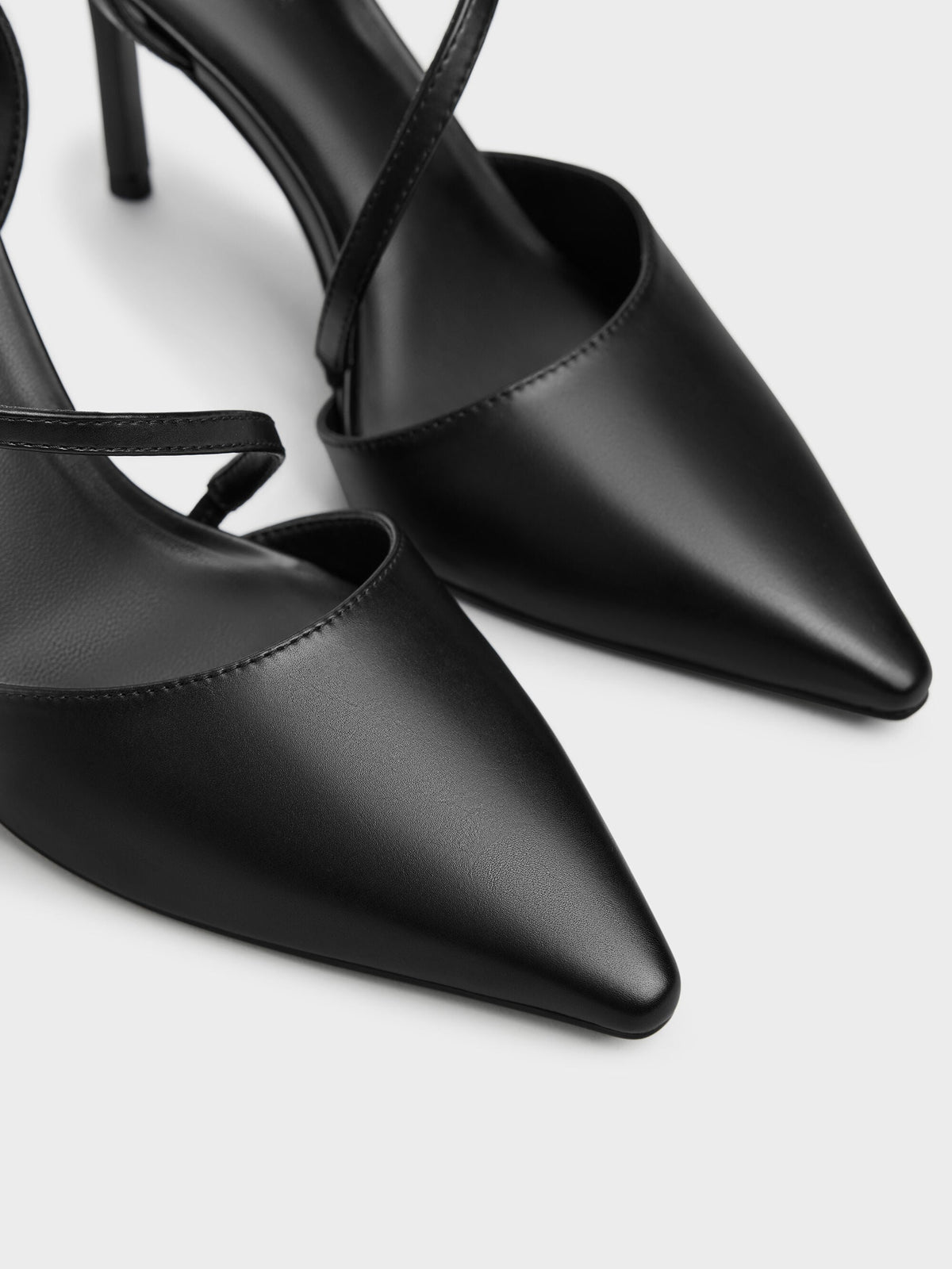 CHARLES & KEITH Value / Cordelia Pointed Slingback Pumps - Black