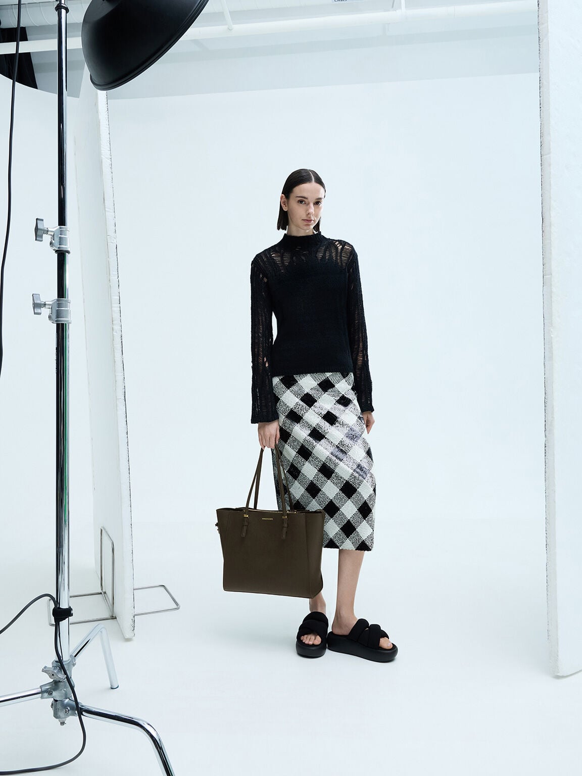CHARLES & KEITH Deals / Sansa Tote Bag - Dark Moss