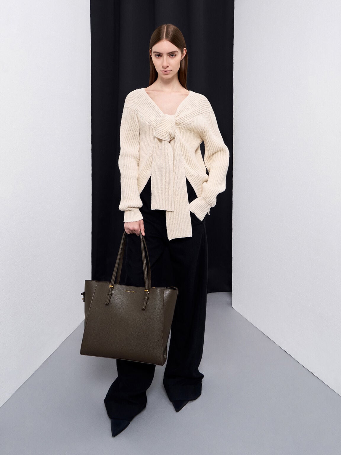 CHARLES & KEITH Deals / Sansa Tote Bag - Dark Moss