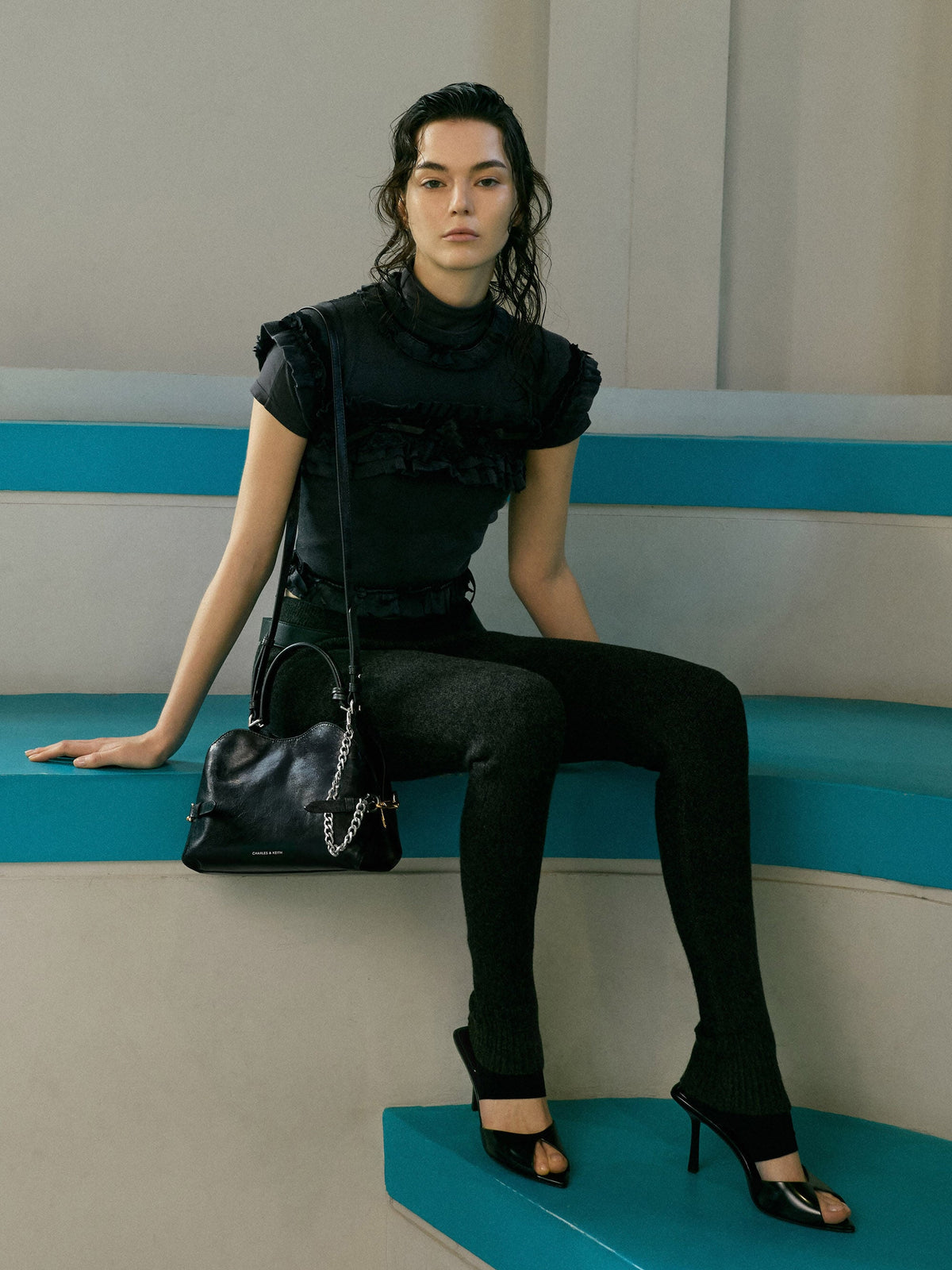 CHARLES & KEITH Deals / Delfina Chain Side-Belt Tote Bag - Noir