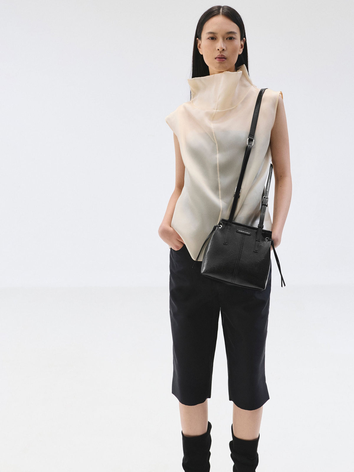 CHARLES & KEITH Recommended / Noane Elongated-Handle Tote Bag - Noir