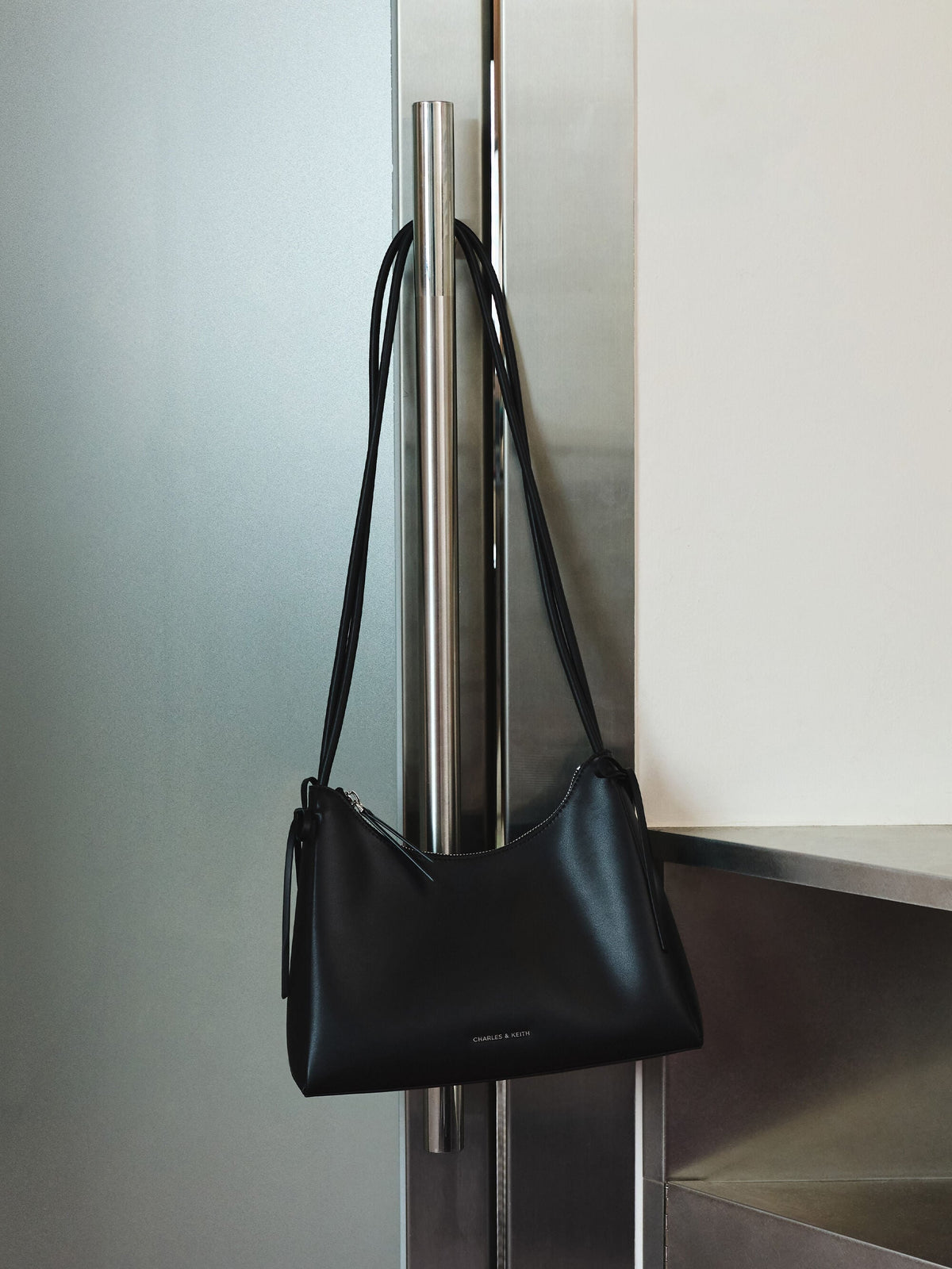 CHARLES & KEITH Classic / Hazel Bow Hobo Bag - Noir