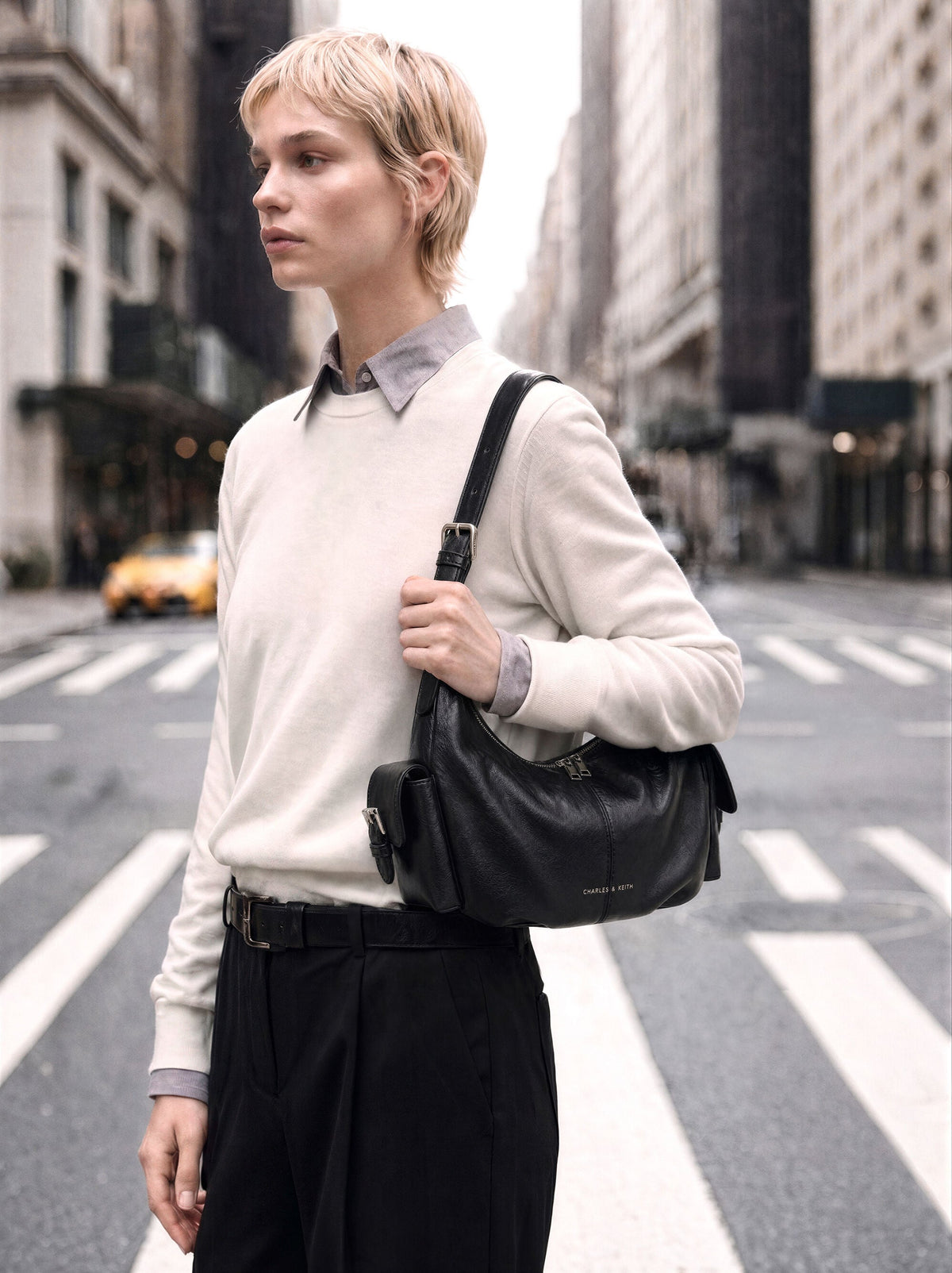 CHARLES & KEITH Best Seller / Bessie Side-Pocket Hobo Bag - Noir