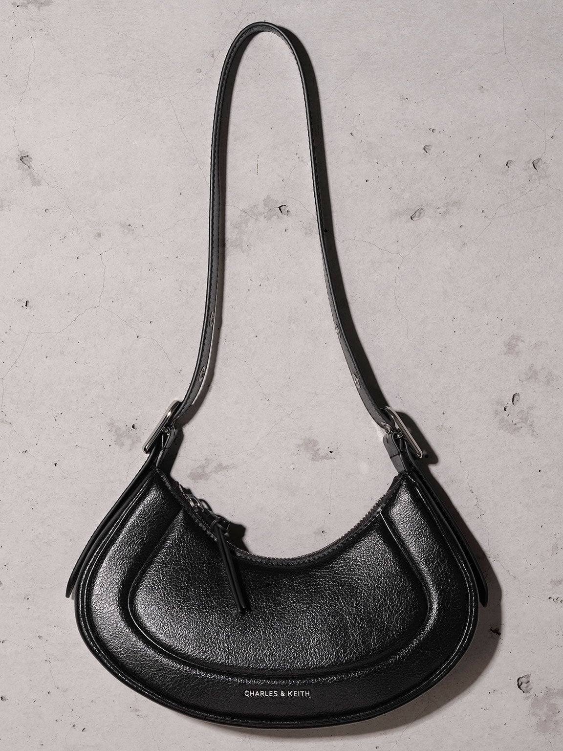 CHARLES & KEITH Essential / Petra Curved Shoulder Bag - Noir