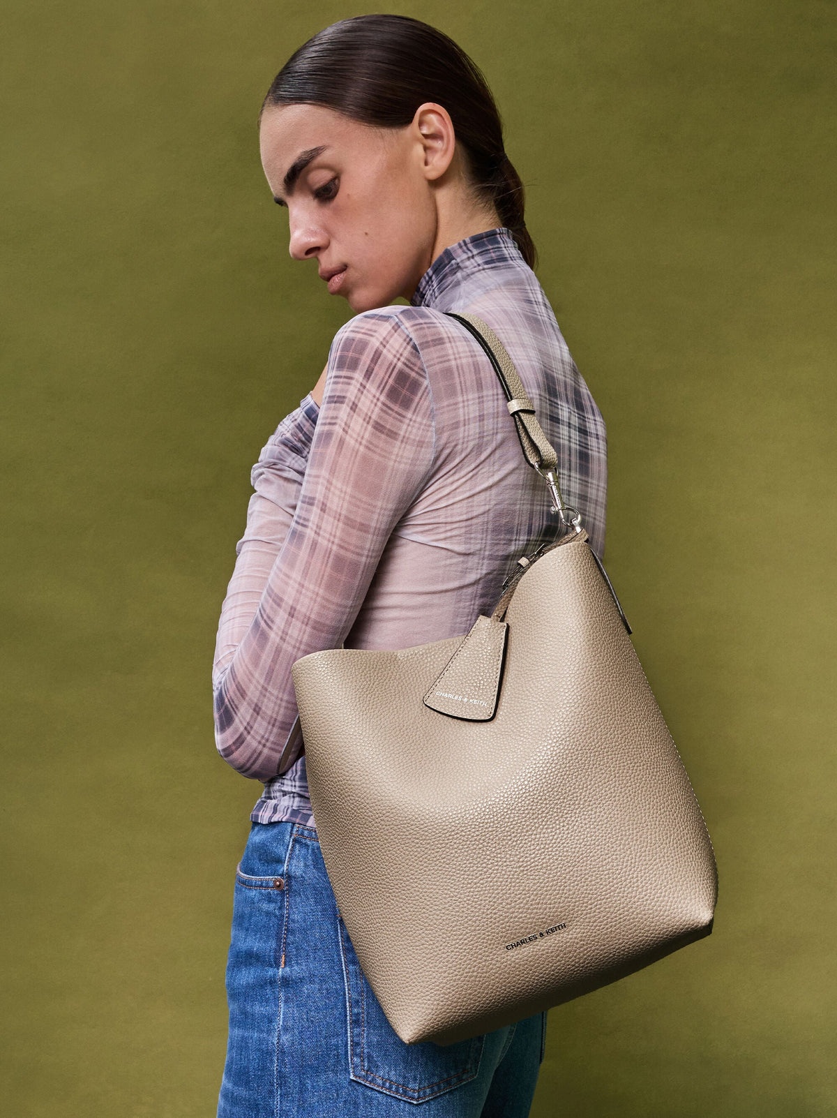 CHARLES & KEITH Latest / Beryl Bucket Bag - Taupe