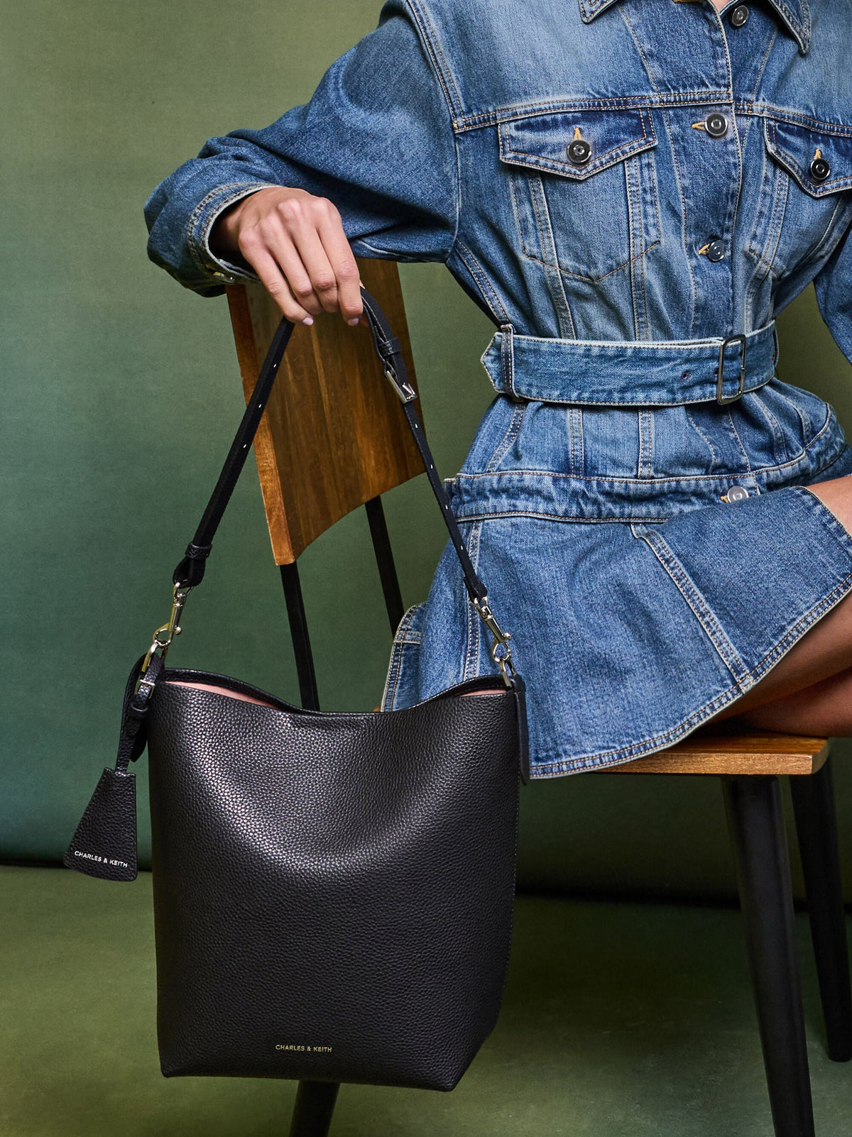 CHARLES & KEITH Latest / Beryl Bucket Bag - Noir