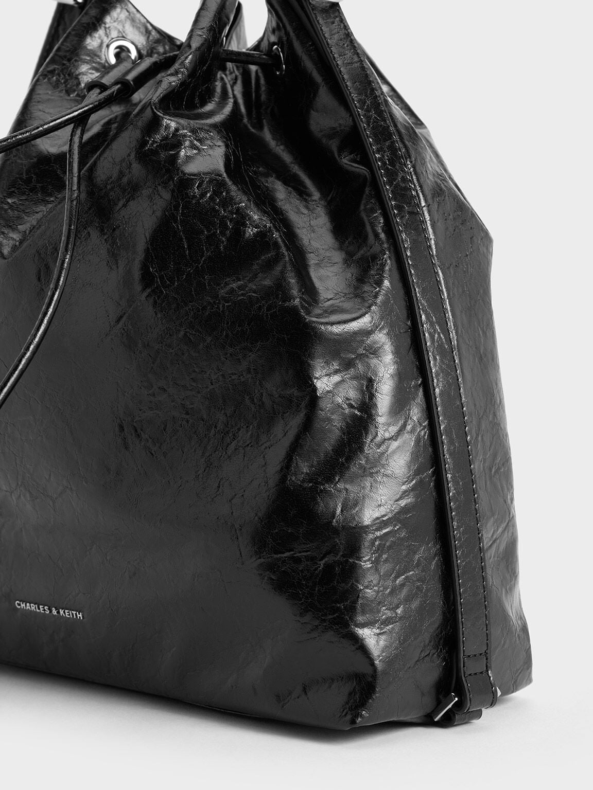 CHARLES & KEITH Customer Favorite / Neva Two-Way Bucket Bag - Noir