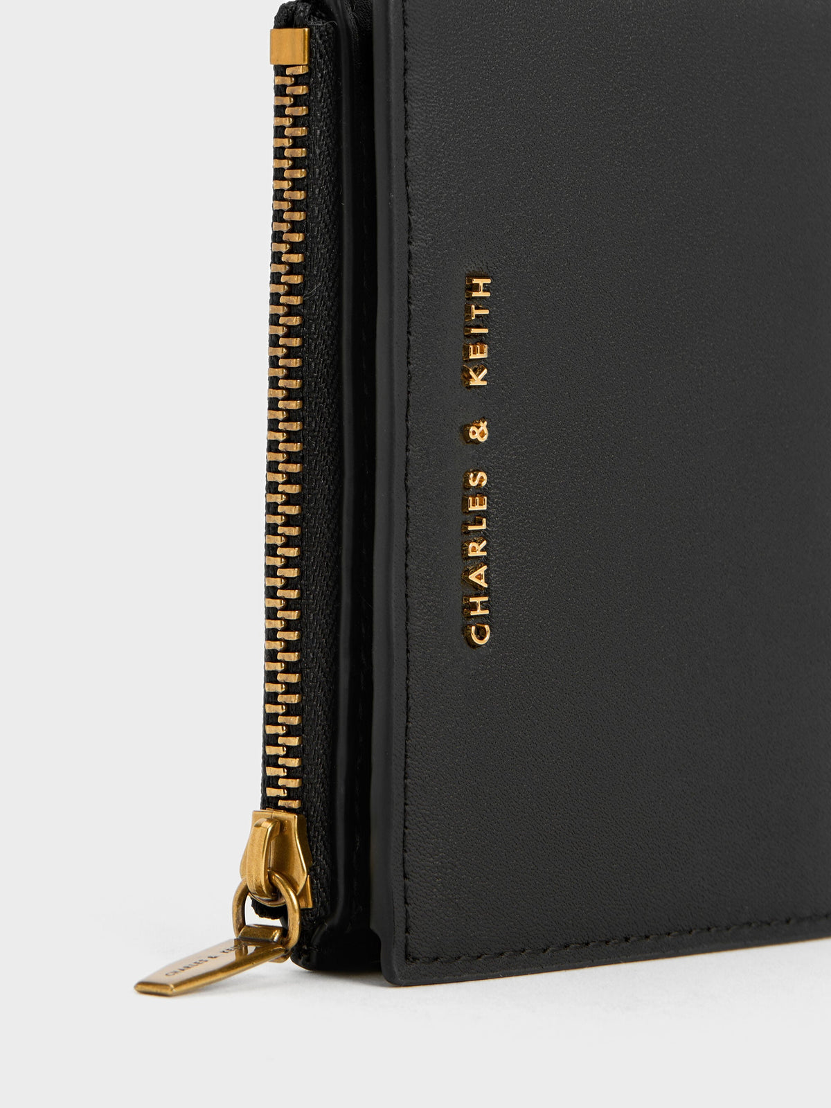CHARLES & KEITH Deals / Harmonee Top-Zip Small Wallet - Black
