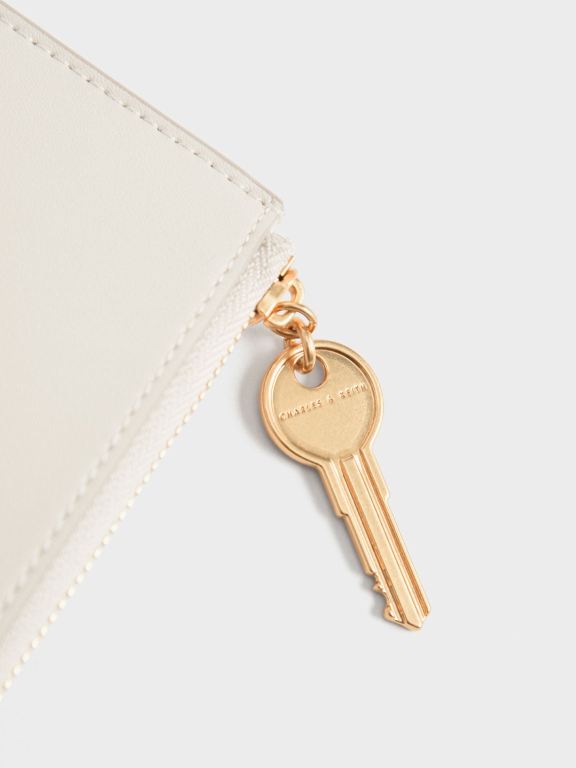 CHARLES & KEITH Smart Buy / Lane Key Zip-Around Wallet - Cream
