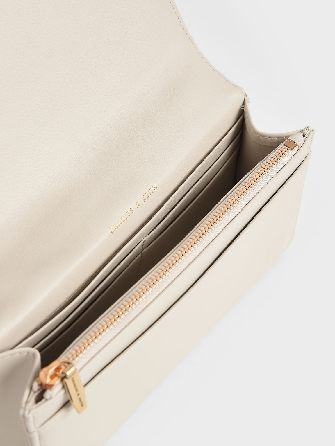 CHARLES & KEITH Everyday / Paffuto Quilted Wallet On Chain - Cream