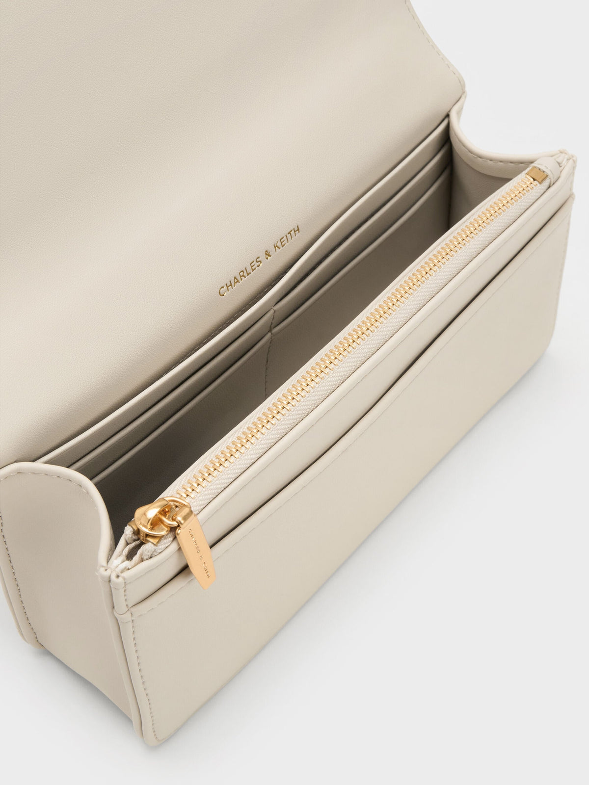 CHARLES & KEITH Everyday / Paffuto Quilted Wallet On Chain - Cream