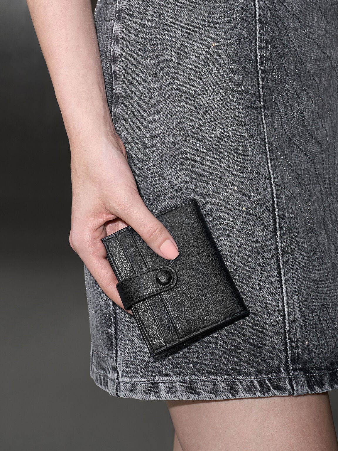 CHARLES & KEITH Everyday / Bliss Snap Button Card Holder - Noir