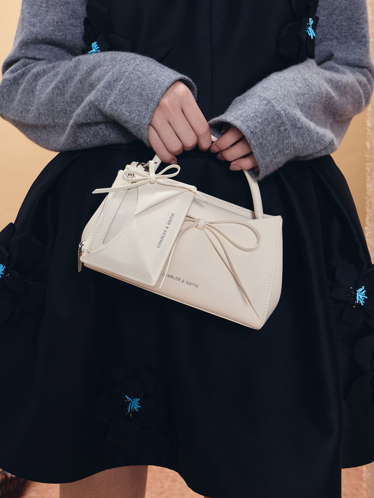 CHARLES & KEITH Top Pick / Hazel Bow Panelled Card Holder - Cream
